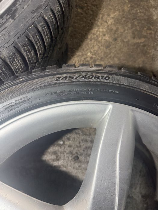 Зимни гуми Laufenn 245/40/18 3 броя . Джанти за audi 18 cola цола