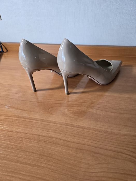 Туфли новые бежевые