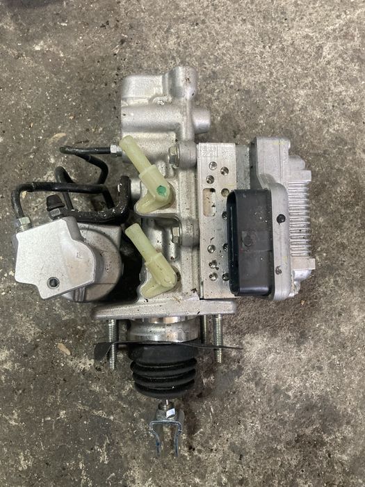 Toyota Rav 4 XA50 2.5i Hybrid 2020 година ABS Помпа