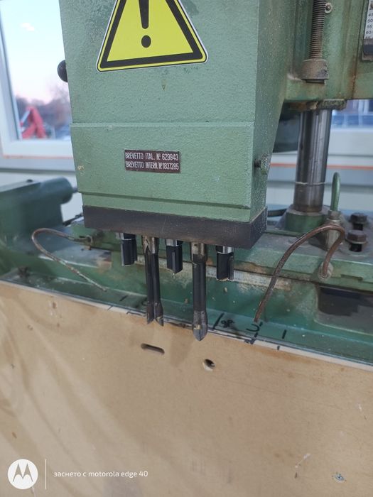 Машина пробивна за брави дръжки и секрет на врати