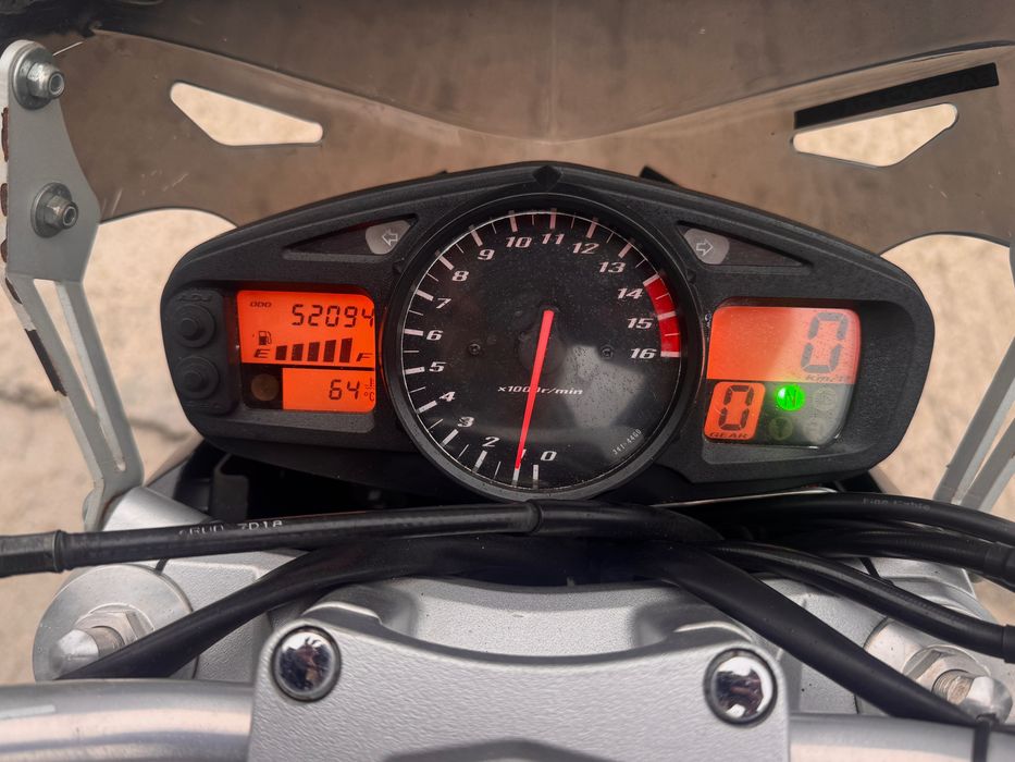Motocicleta Suzuki GSR 600