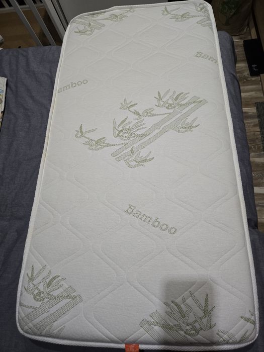 Легло-люлка,матрак,скрин и спален комплект