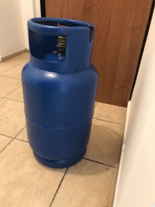 Малко употребявана  газова   бутилка   . Като  нова  /  Запазена   .