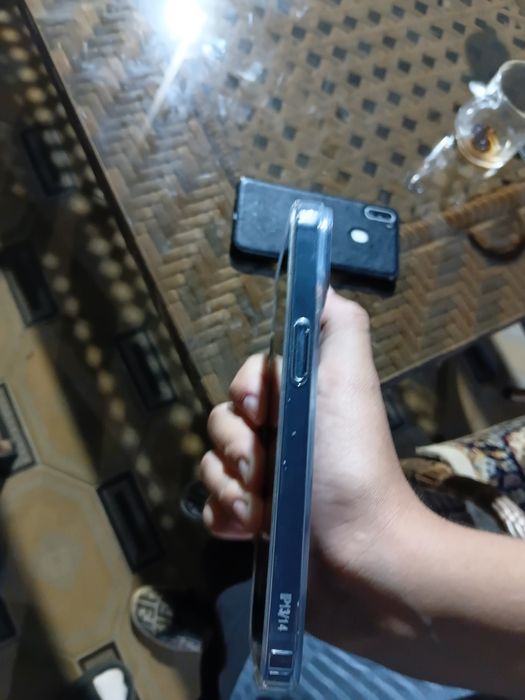 Продам Iphone 13