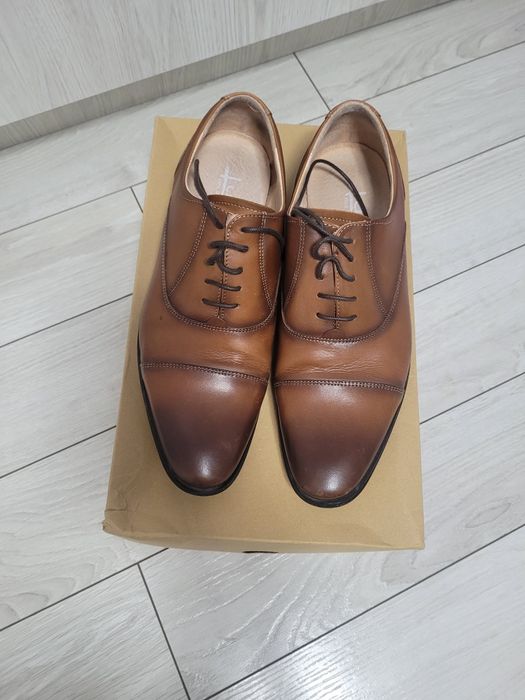 Pantofi de piele marime 41 dar corespund la 42