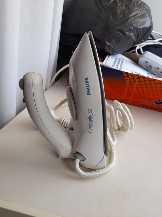 Утюг дорожный  7000 тенге .PHILIPS