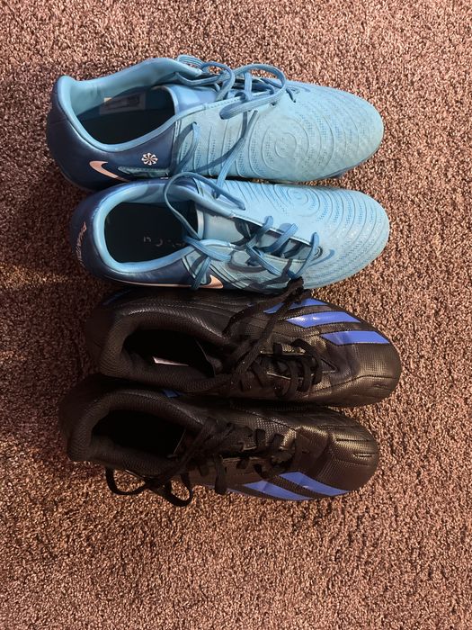 Ghete de fotbal Nike Phantom si Adidas Deportivo