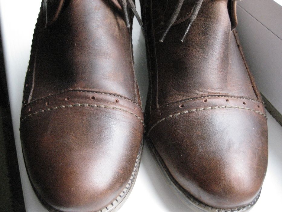 Скникърси и боти натурална кожа .