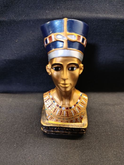 Бюст на Нефертити