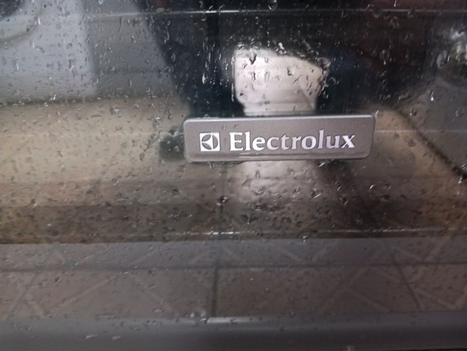 Иноксова  печка с керамичен плот Electrolux 2 години Гаранциия