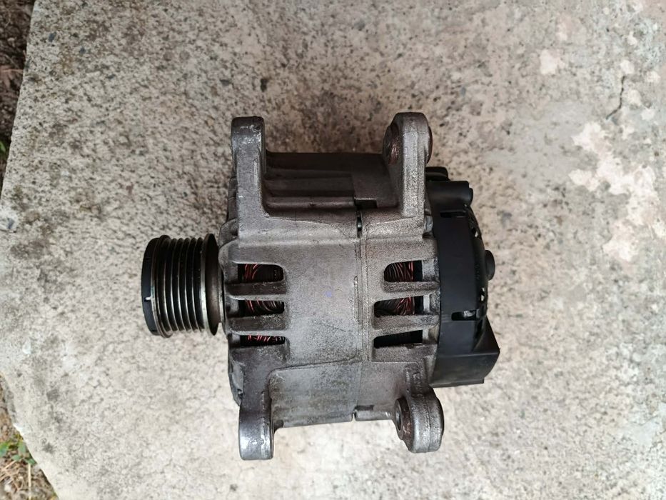 Vând alternator valeo