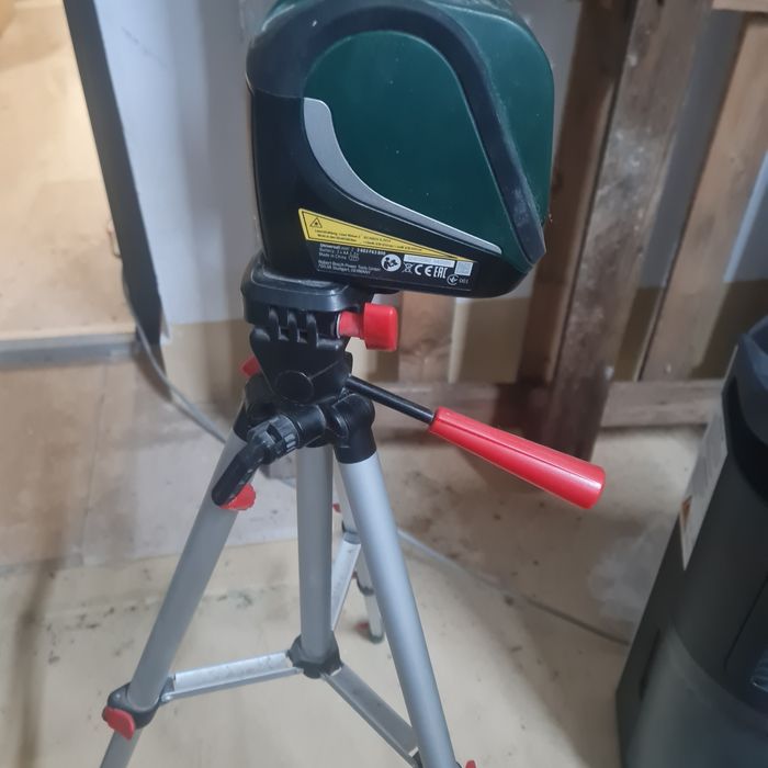 Nivelă laser Bosch UniversalLevel 2 + trepied + borsetă + cutie – impecabilă