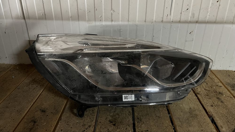 Десен фар Renault Clio 4