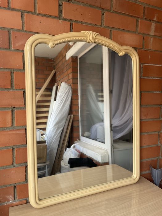 Продам комод с зеркалом