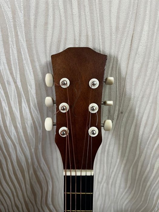 Акустическая гитара