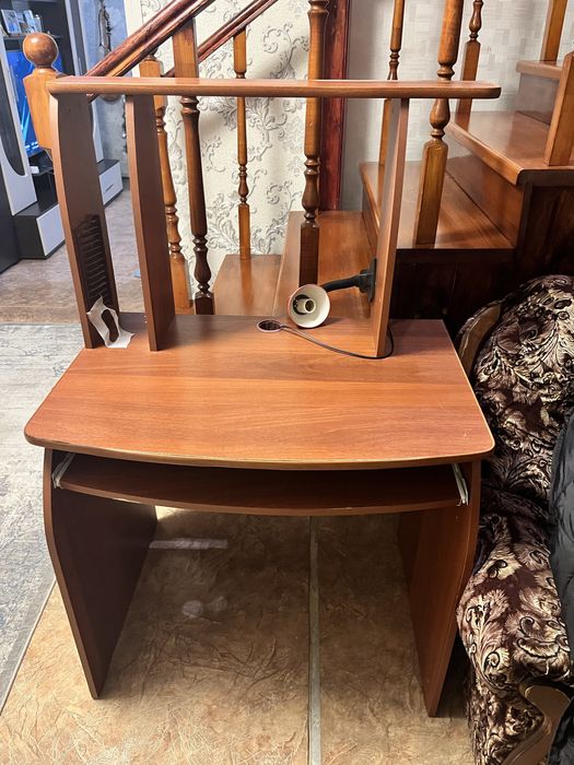 Продам компьютерный стол