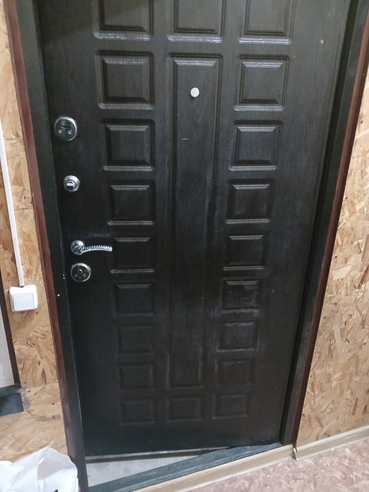 Срочно продаи входная дверь