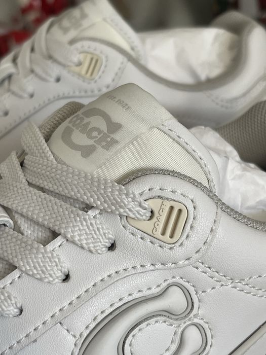 Нови обувки COACH