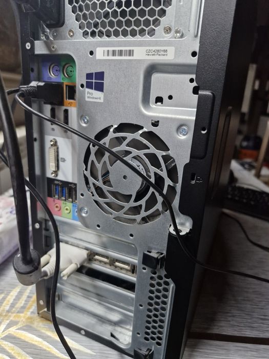 Продавам настолен компютър