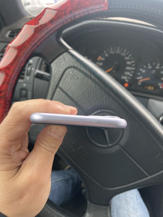 Айфон 11 64 гиг 77 акб