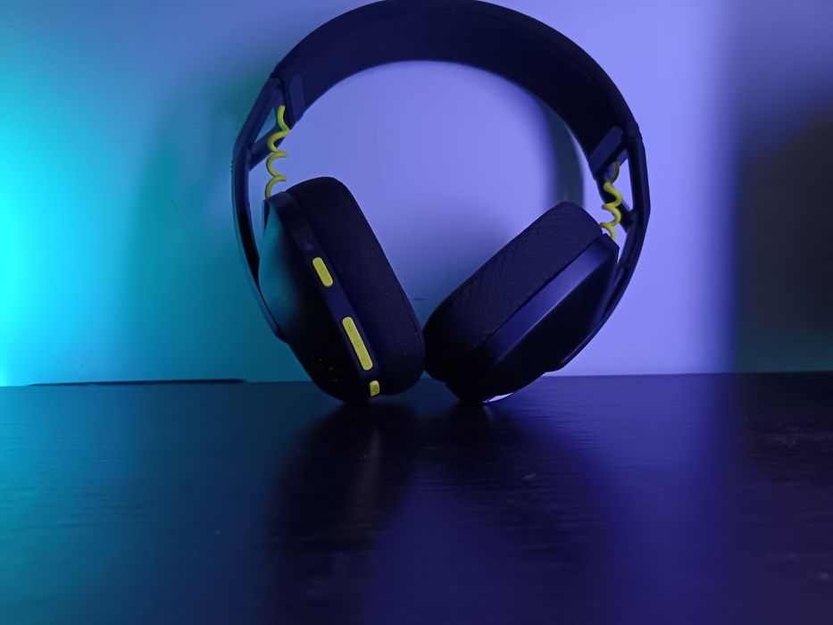 Vând căști gaming LOGITECH G435 comparabile cu PS4 , PS5 , PC ,LAPTOP , MAC , TABLETA , SMARTPHONE