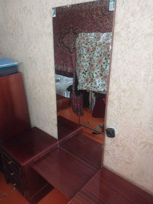 Продам трюмо б/у