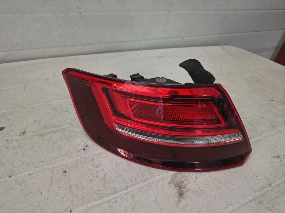 Lampa stânga spate audi A3 cod 8V4945069
