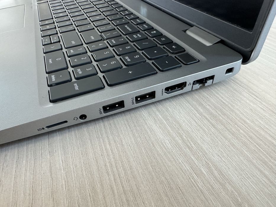 Лаптоп Dell Latitude 5520 15.6 FHD IPS Core i5-1145G7 32GB DDR4 1TB SSD Windows 11 PRO