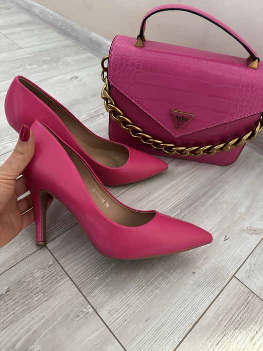 Оригинлана чанта Guess
