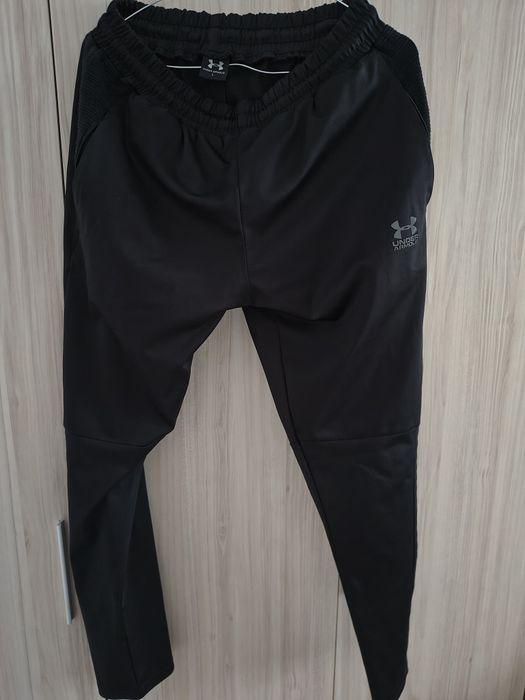 Vânzare cămăși, sacou, trening Under armount, pantaloni scurți  Zara, Massimo Dutti, cavaliere, Kevin Klein, Armani. mărimea S-M.