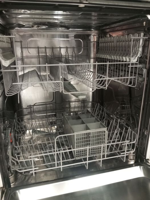 Продам посудомоечную машину