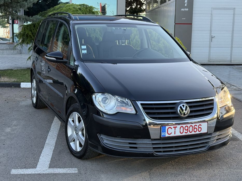 VOLKSWAGEN Touran 2010