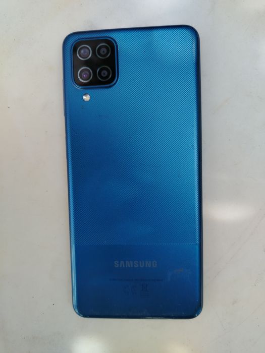 Samsung Galaxy A12 cu display-ul spart. Placa este buna. Telefon pentru piese