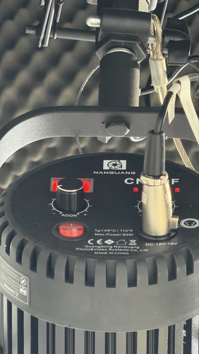 Set NANGUANG CN-60F - Lampa Led Portabila tip fresnel cu pantograf