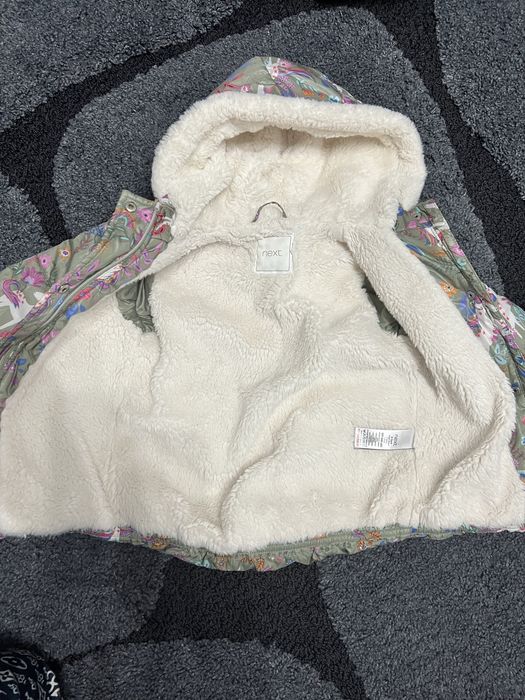 Продам ветровки и куртки для девочки