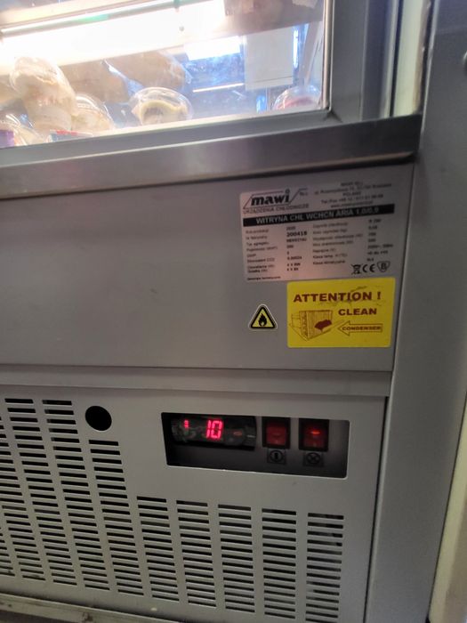 Хладилна витрина!