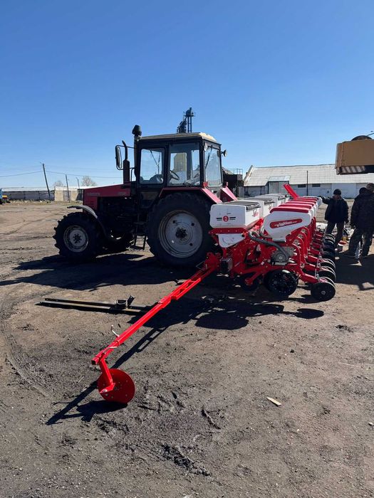 Сеялка пневматическая 8 рядов