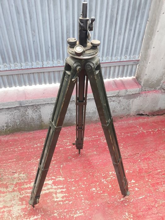 Trepied vechi  militar , marca IOR