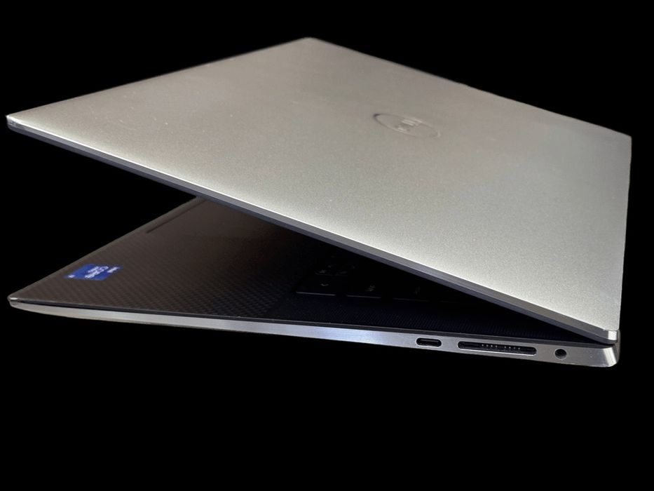 Ultrabook DELL Precision 5560
• 15,6" FullHD IPS
• Intel Core i7-11850