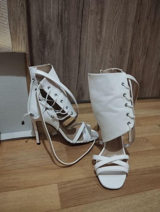 Летни боти с тънък ток