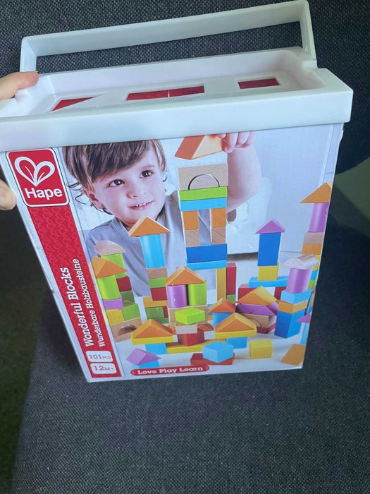 Музикално куче fischer-price, дървени кубчета Hape и други играчки