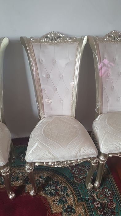 Sex ishlab chiqaruvchidan stol va stullar