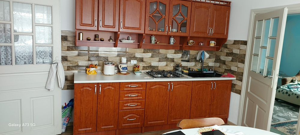 Casa de vanzare, 1459 mp teren genros , doua  intrari, com. Produlesti Dambovita