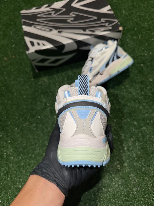 Off White Be Right Back
