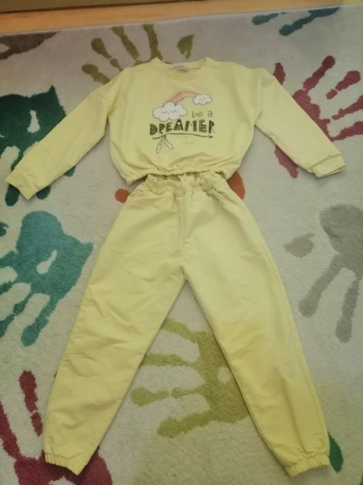 Дънки, клинове, долнища и екип за момиче.