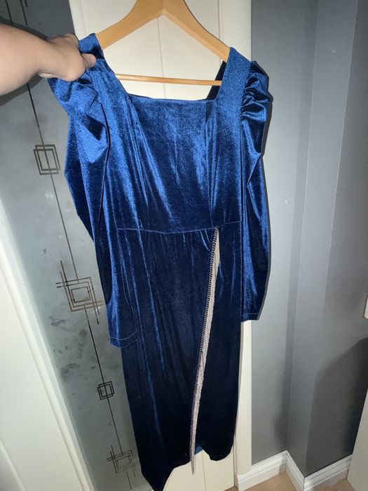 Платье 44 размера бархат отдам за 5000 тенге