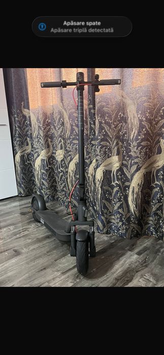 Vând trotinetă electrica Xiaomi în stare perfecă de funcționare. Cumpărată de trei săptămâni . Garanție doi ani