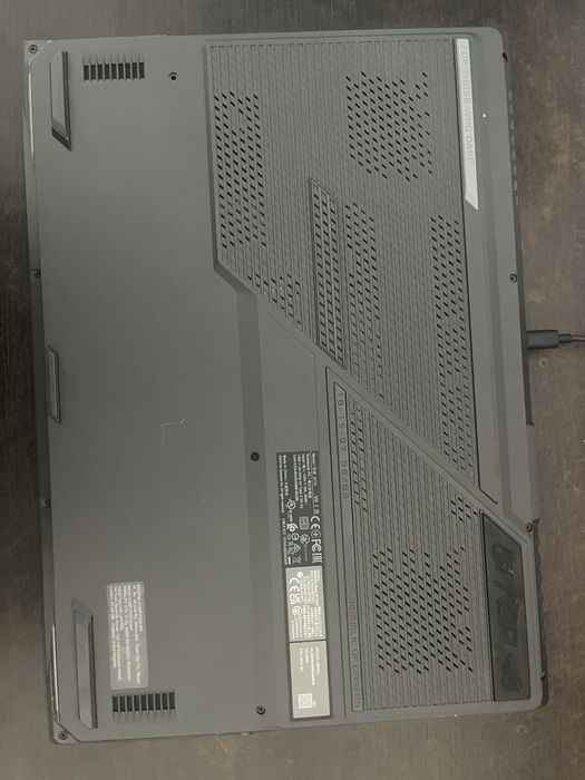 Laptop Asus gaming pentru pise