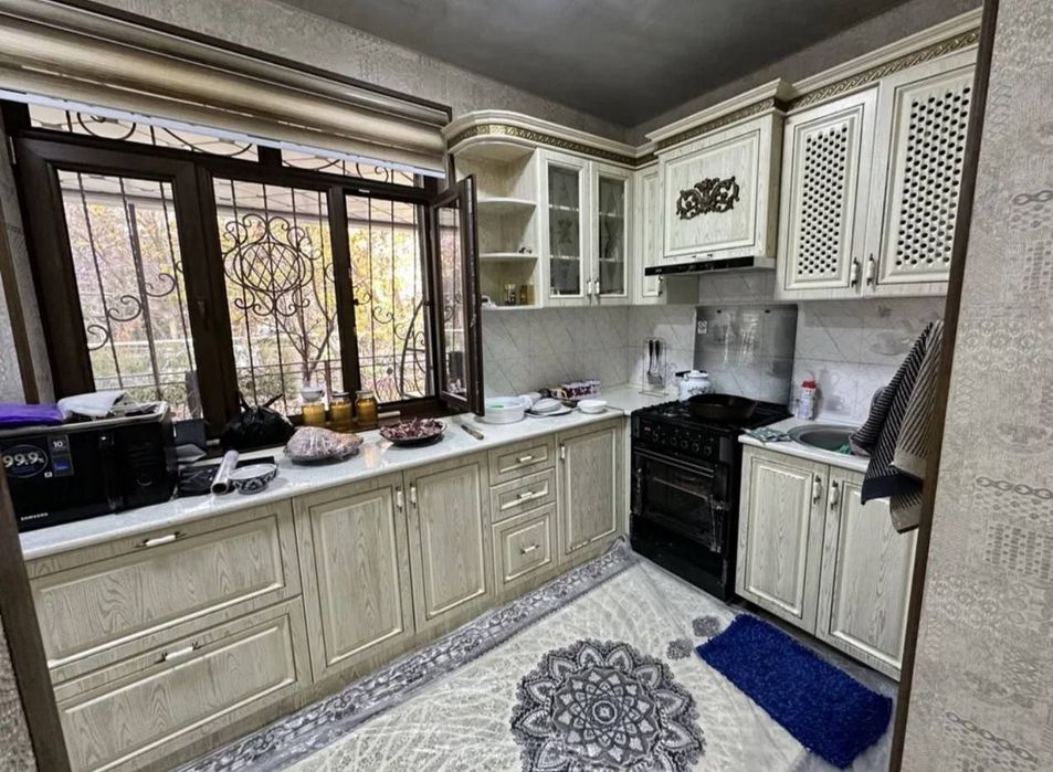 Срочно Продаётся квартира корасув-3 4-комн 1-этаж 93м2 +подвал евро ре