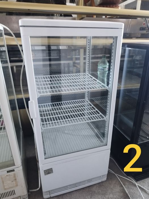 Хладилна витрина за торти,сандвичи,салати и др.